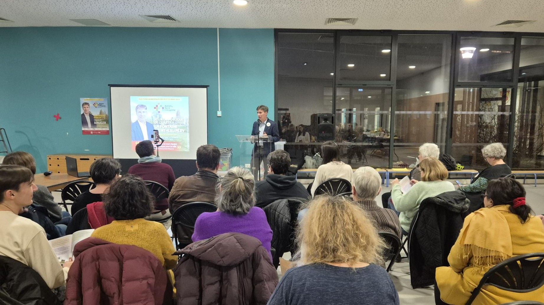 Réunion publique à l'école La Fontaine